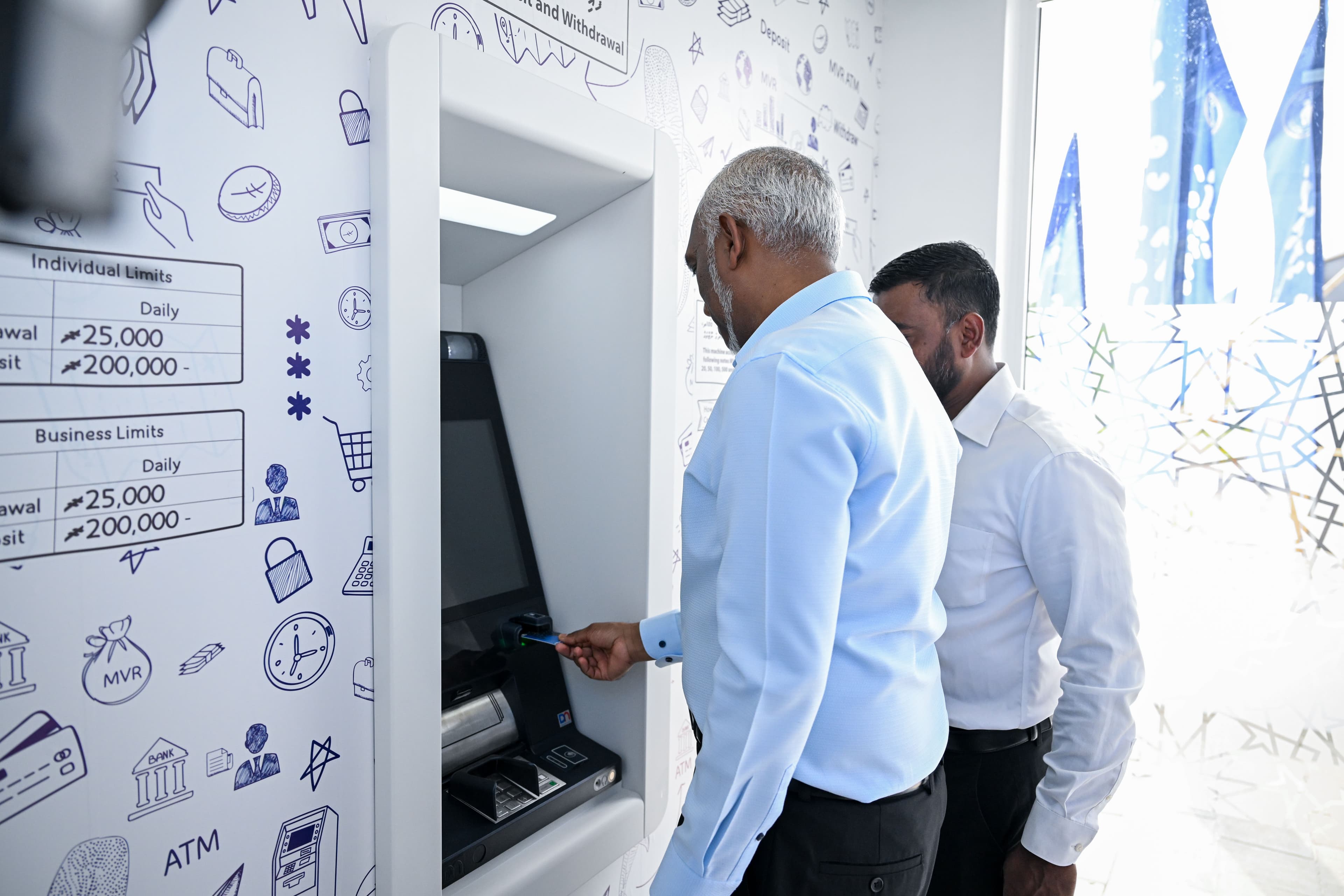 ޒަމާނެއްގައި ވެސް ނާންނަ ވަރުގެ ގިނަ މަޝްރޫއުތަކާއެކު ދުވާފަރަށް ހިނިތުންވުން